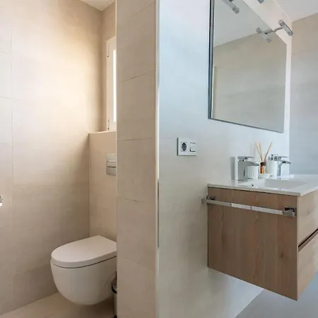 Seaview Serenity In Holiday home