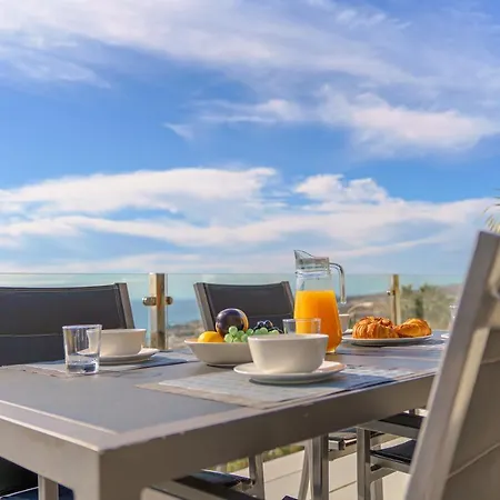 Seaview Serenity In Holiday home *